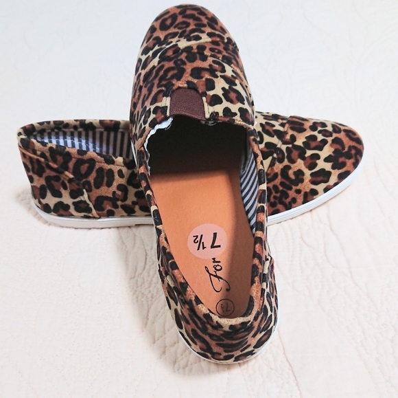 🐆 Leopard Print Slip On Shoes - Picture 7 of 16